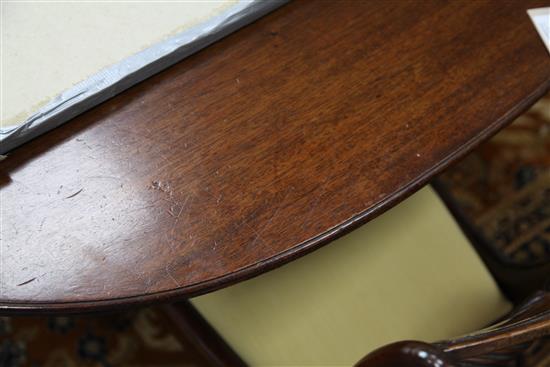 A Regency style mahogany extending dining table, Extends to 9ft 6in. x 3ft 6in. H.2ft 5in.